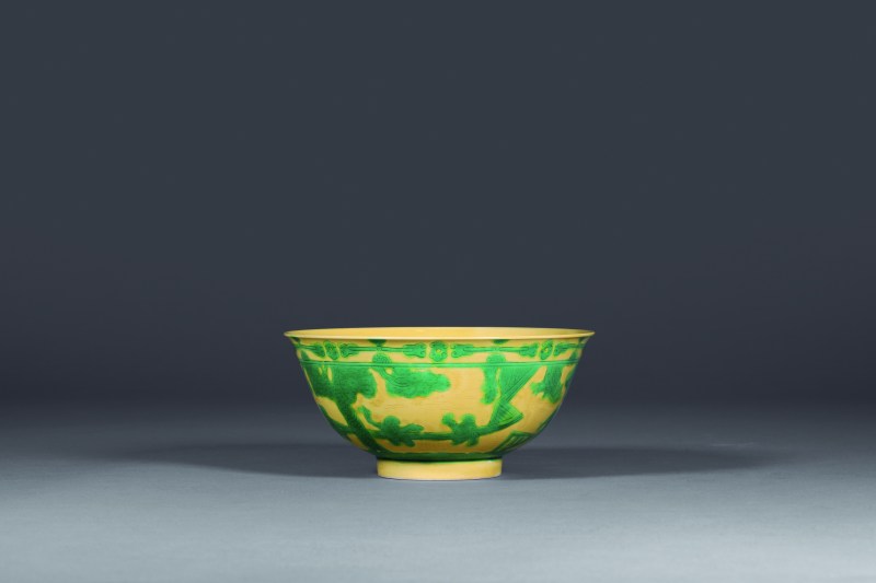 清 黄釉绿彩婴戏图碗