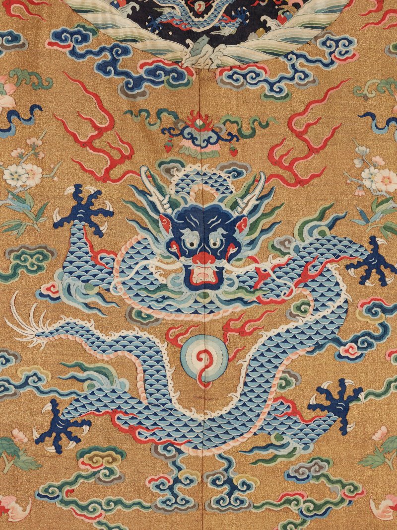 清乾隆/嘉慶 緙金地藍龍紋龍袍  QIANLONG-JIAQING PERIOD (1736-1820) - 图9
