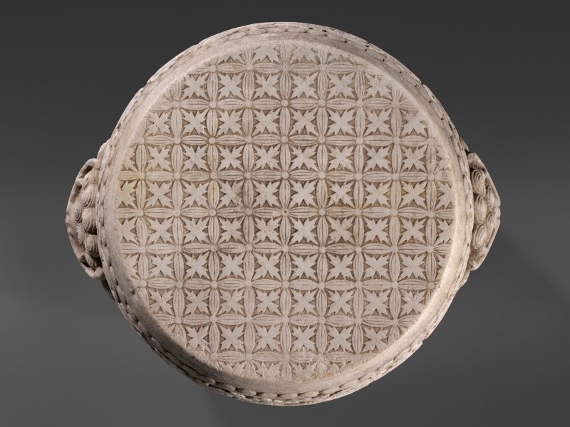 A RARE PAIR OF IMPERIAL WHITE MARBLE DRUM STOOLS  CHINA, 17TH CENTURY - 图9