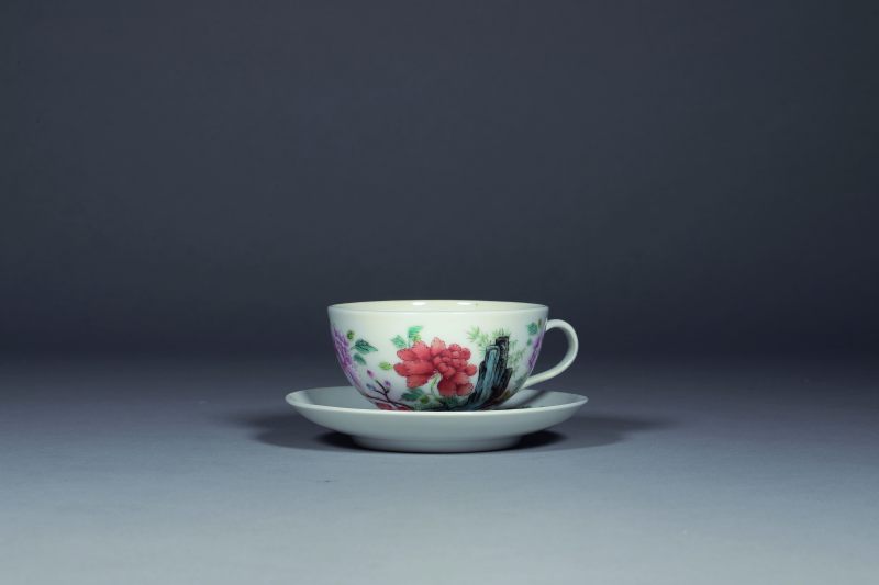 清 粉彩牡丹纹杯、碟