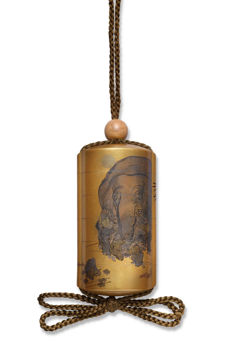 A GOLD LACQUER FIVE-CASE INRO  JAPAN, EDO PERIOD (18TH CENTURY), SIGNED KANSHOSAI WITH CURSIVE MONOGRAM (KAO) (KANSHOSAI TOYO LINEAGE) - 图2