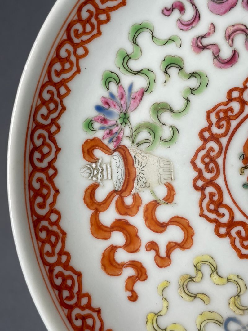清道光 粉彩八吉祥纹盘 - 图8