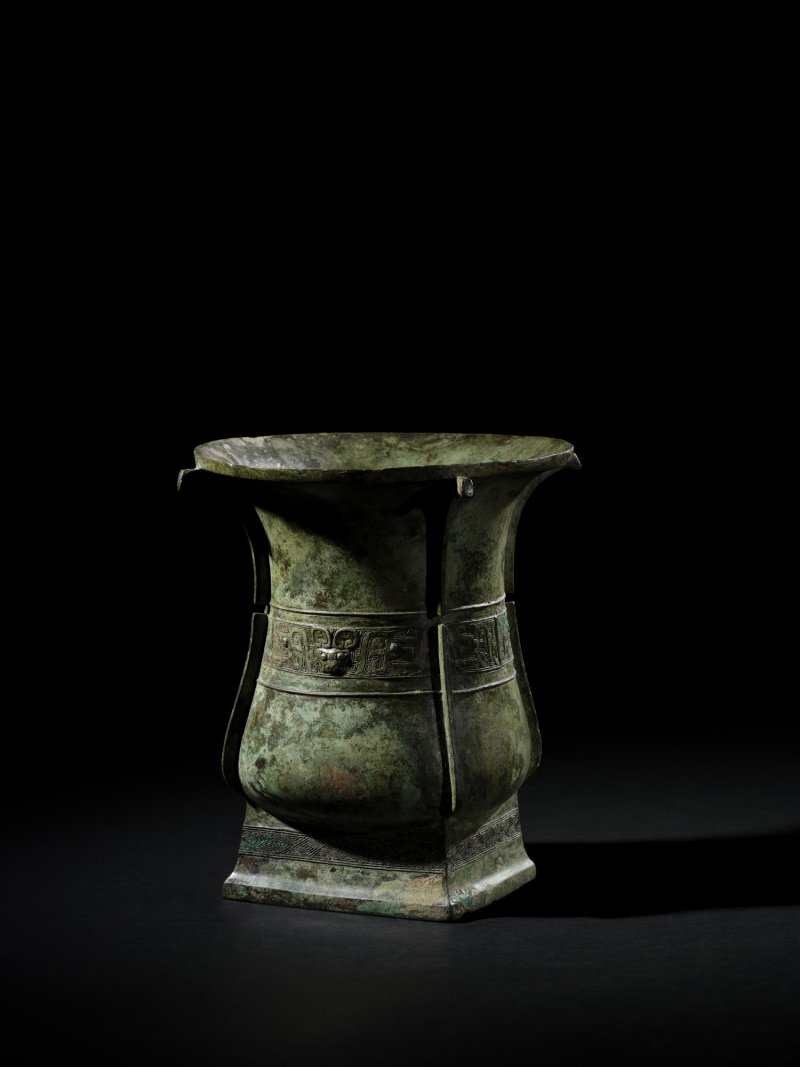 The Fu Ding Fang Zun, An extremely rare and possibly unique archaic bronze royal ritual wine vessel, Zun, Early Western Zhou dynasty | 西周早期 作父丁方尊 - 图4