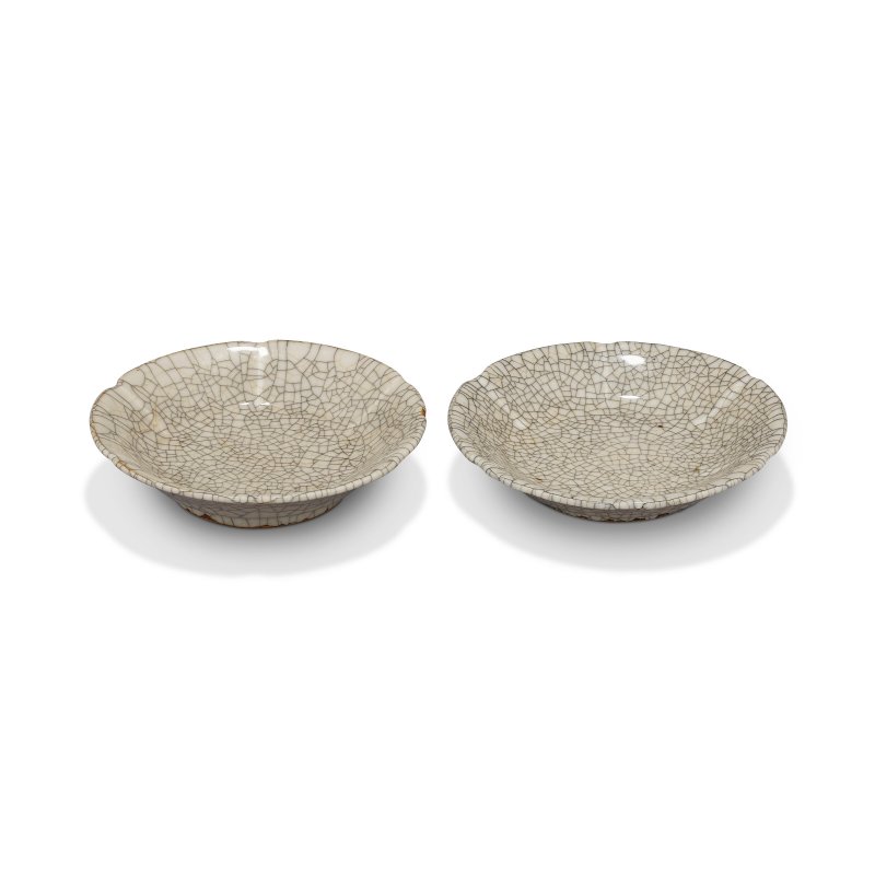 明十五世紀 仿哥釉葵口盤一對  MING DYNASTY, 15TH CENTURY - 图2