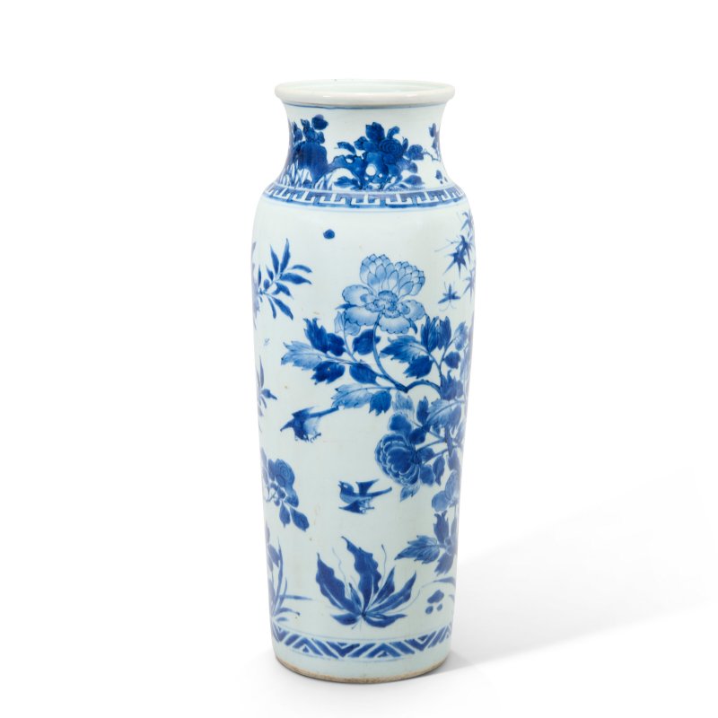 A BLUE AND WHITE 'BIRD AND FLOWER' SLEEVE VASE  CHINA, 17TH CENTURY - 图3