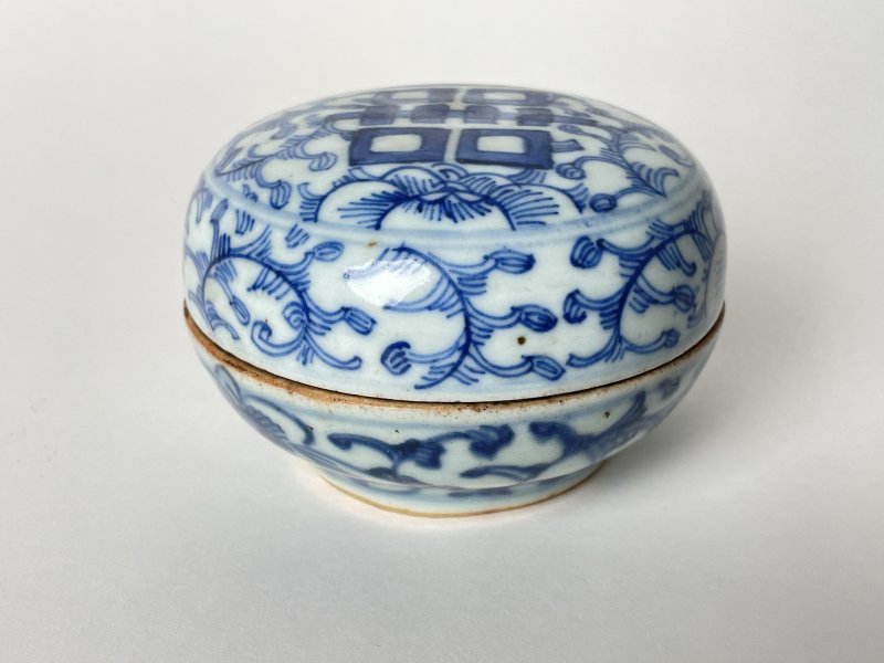 清 青花缠枝喜字纹印盒