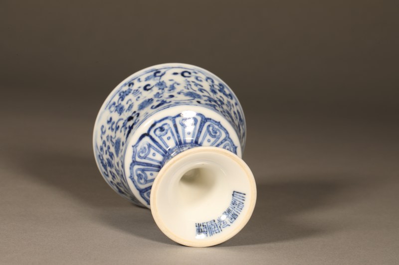 青花花卉高足杯 - 图4