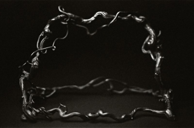 An inscribed rootwood stand, Signed Gengyan sanren and Shigu, Qing dynasty, Kangxi period | 清康熙　隨形奇木帖架　「耕烟散人」、「石谷」 款 - 图4