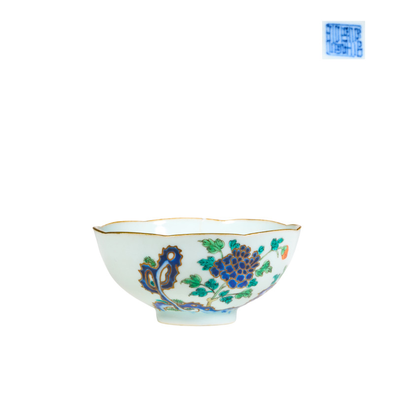 清乾隆 珐琅彩洞石花卉纹茶圆