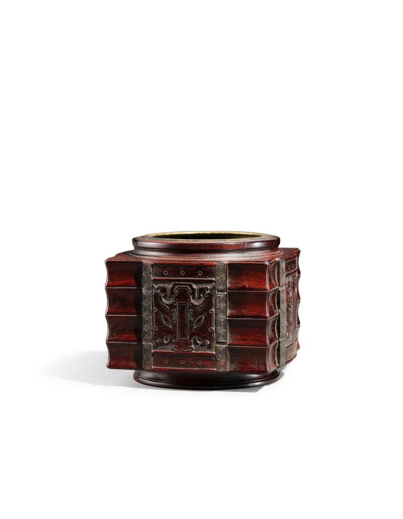 A zitan archaistic cong-shaped incense burner, Qing dynasty, Qianlong period, Fuchentang mark | 清乾隆　紫檀雕饕餮紋琮式爐　「馥辰堂」款 - 图1