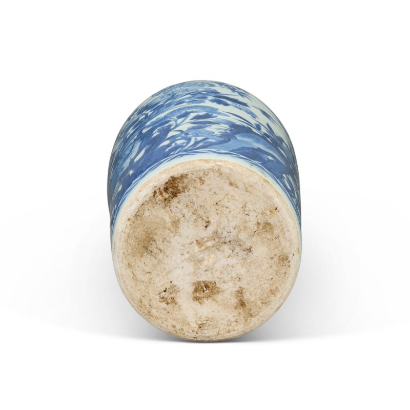 A BLUE AND WHITE 'BIRD AND FLOWER' SLEEVE VASE  CHINA, 17TH CENTURY - 图4