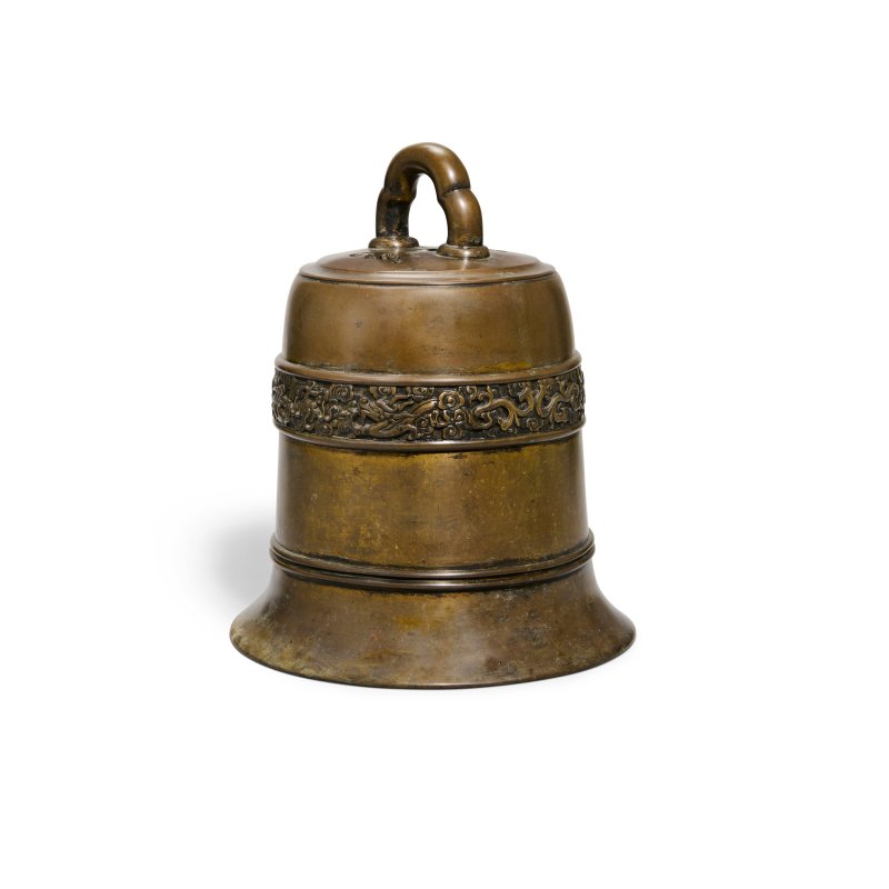 A LARGE BRONZE 'DRAGON' BELL  CHINA, QING DYNASTY, QIANLONG SIX-CHARACTER SEAL MARK IN A LINE AND OF THE PERIOD (1736-1795) - 图3
