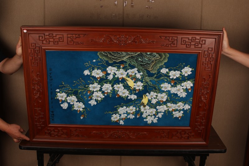 张松茂绘粉彩玉兰飘香瓷板 - 图7