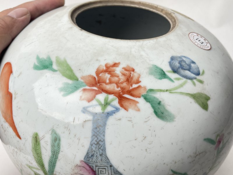 民国 粉彩杂宝花卉纹罐 - 图6