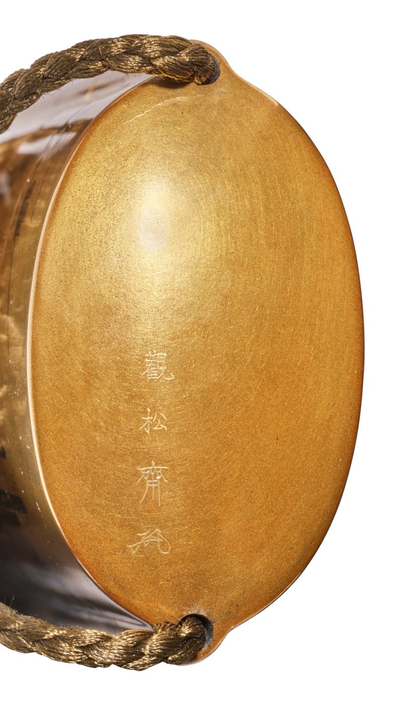 A GOLD LACQUER FIVE-CASE INRO  JAPAN, EDO PERIOD (18TH CENTURY), SIGNED KANSHOSAI WITH CURSIVE MONOGRAM (KAO) (KANSHOSAI TOYO LINEAGE) - 图4