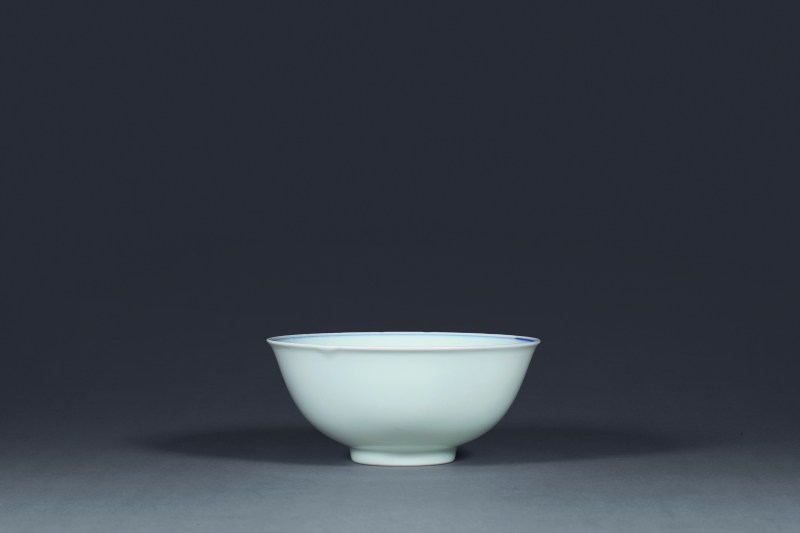 清道光 外白釉里青花花卉纹碗