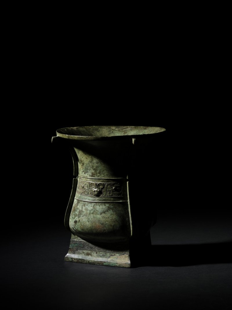 The Fu Ding Fang Zun, An extremely rare and possibly unique archaic bronze royal ritual wine vessel, Zun, Early Western Zhou dynasty | 西周早期 作父丁方尊 - 图6