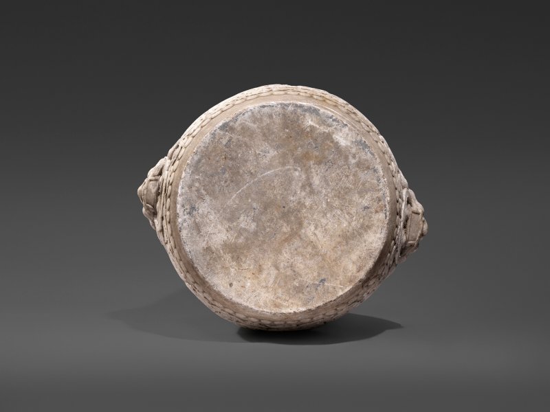 A RARE PAIR OF IMPERIAL WHITE MARBLE DRUM STOOLS  CHINA, 17TH CENTURY - 图11