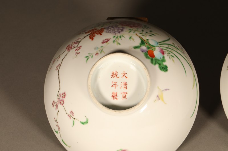 清宣统 粉彩花卉蔬果碗 - 图3