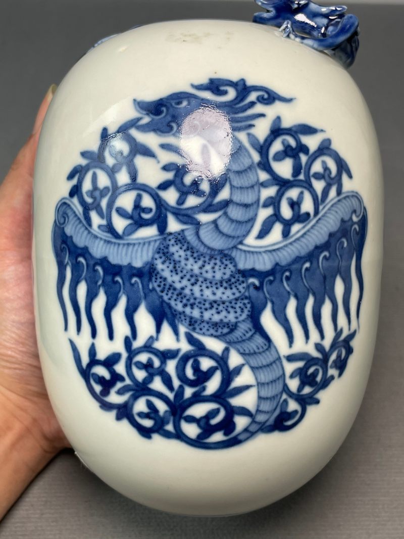 清晚期-民国  青花贴塑瑞兽纹小尊 - 图6