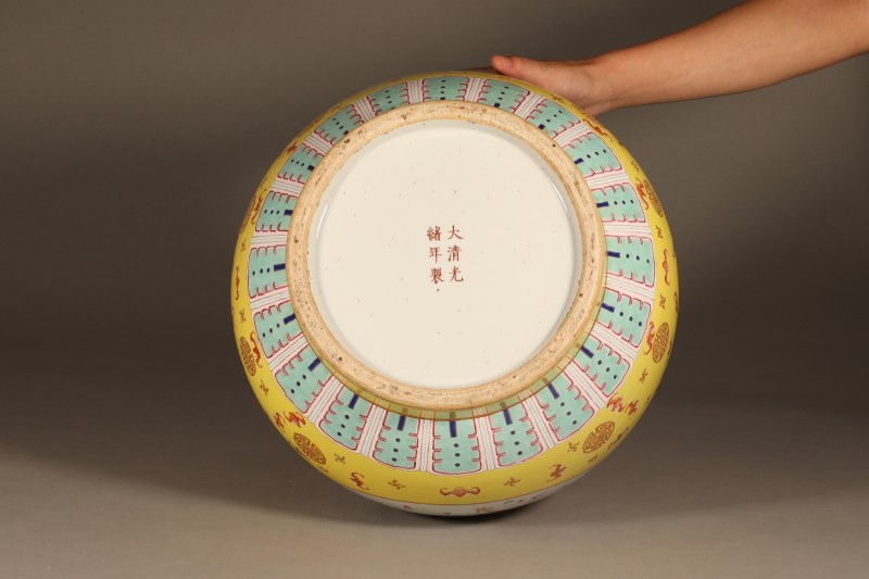 清 黄釉开光粉彩龙凤纹兽耳尊 - 图7