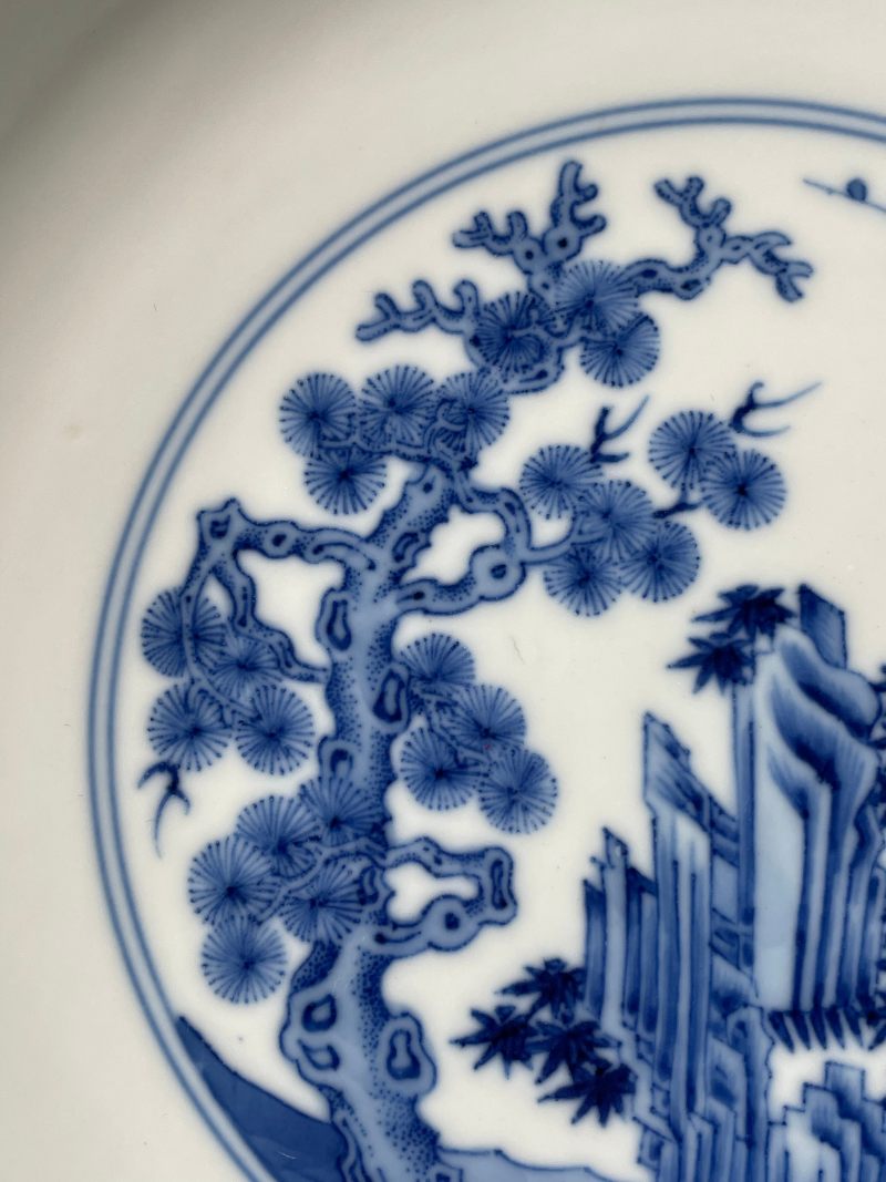清乾隆 青花内岁寒三友外庭院仕女图盘 - 图15