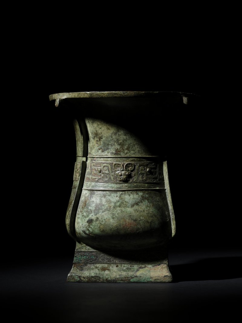 The Fu Ding Fang Zun, An extremely rare and possibly unique archaic bronze royal ritual wine vessel, Zun, Early Western Zhou dynasty | 西周早期 作父丁方尊 - 图7