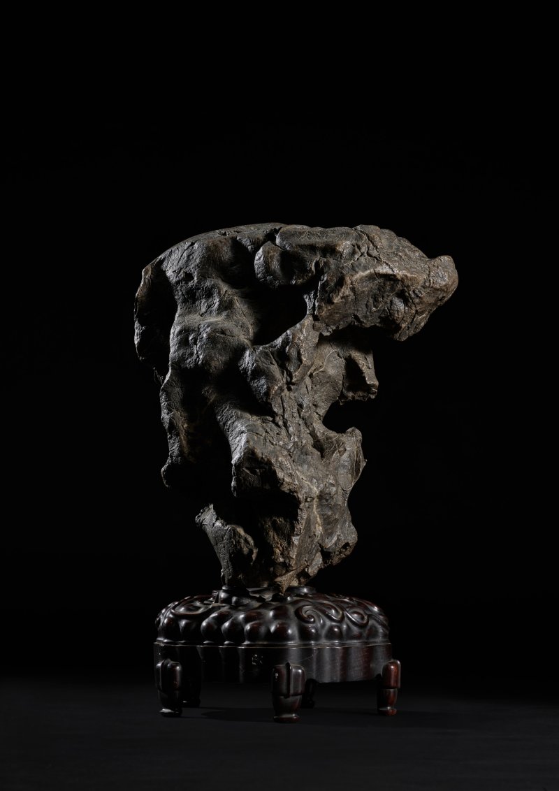 A lingbi scholar’s rock, Ming – Qing dynasty | 明至清　靈璧石供 - 图4