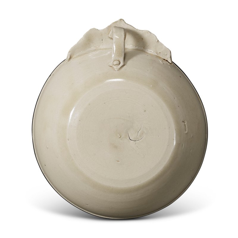 A RARE DING WHITE-GLAZED FOLIATE-HANDLED WASHER  CHINA, JIN DYNASTY (1115-1234) - 图2