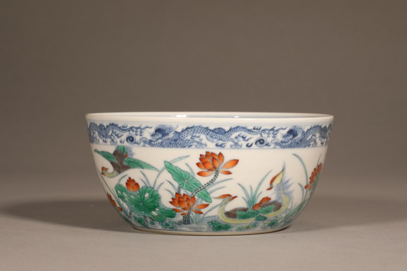 清 斗彩青花龙纹荷塘清趣墩式碗 - 图4
