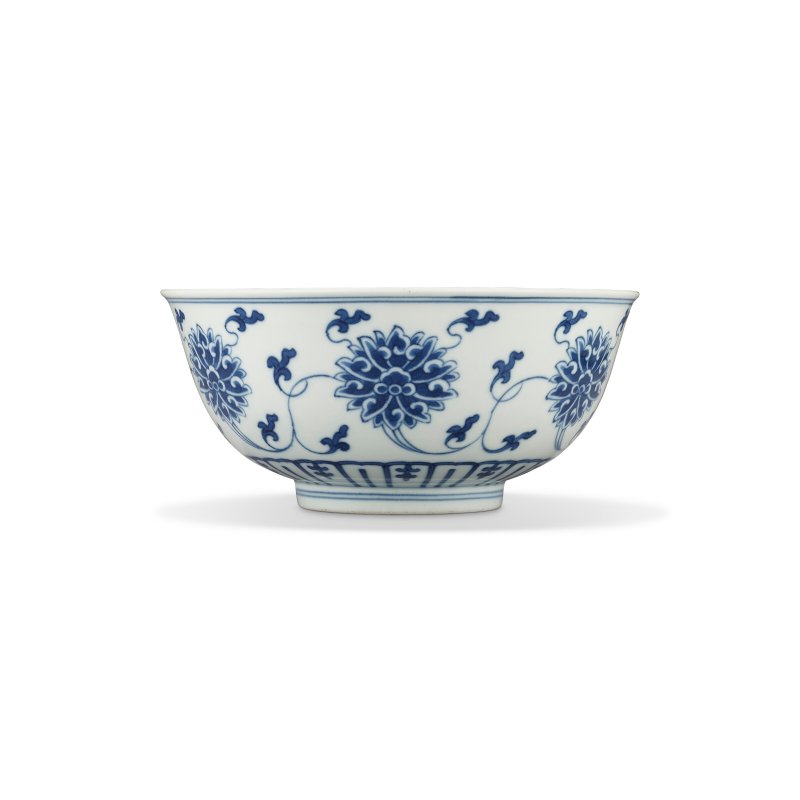 清道光 青花蓮紋盌 六字篆書款  DAOGUANG SIX-CHARACTER SEAL MARK IN UNDERGLAZE BLUE AND OF THE PERIOD (1821-1850) - 图1