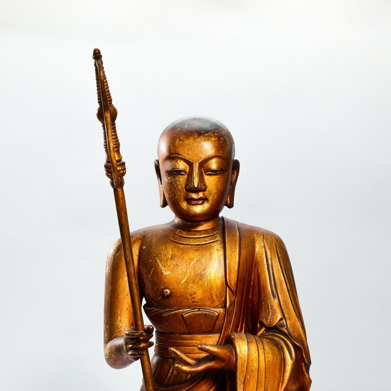 清康熙 木胎漆金地藏王菩萨立像 - 图5
