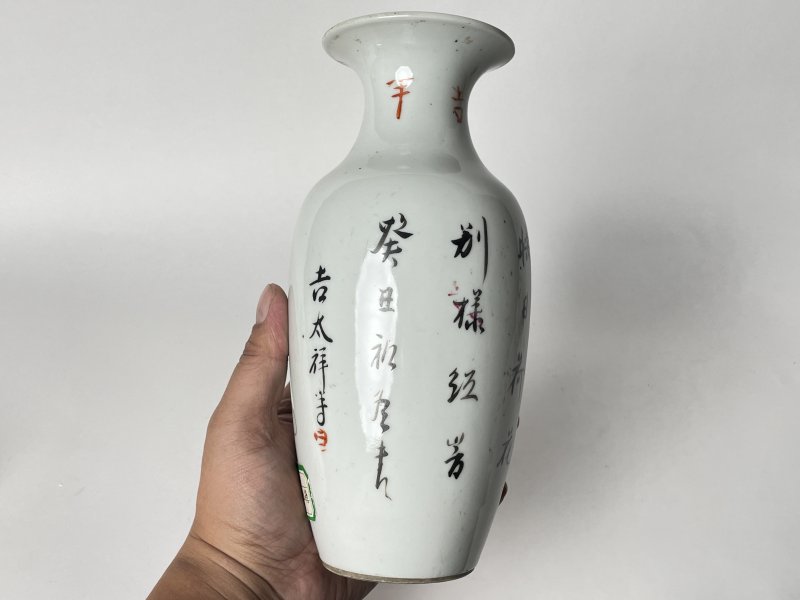 晚清民国 粉彩荷花纹瓶 - 图3