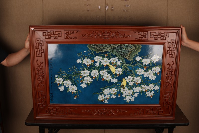 张松茂绘粉彩玉兰飘香瓷板 - 图8