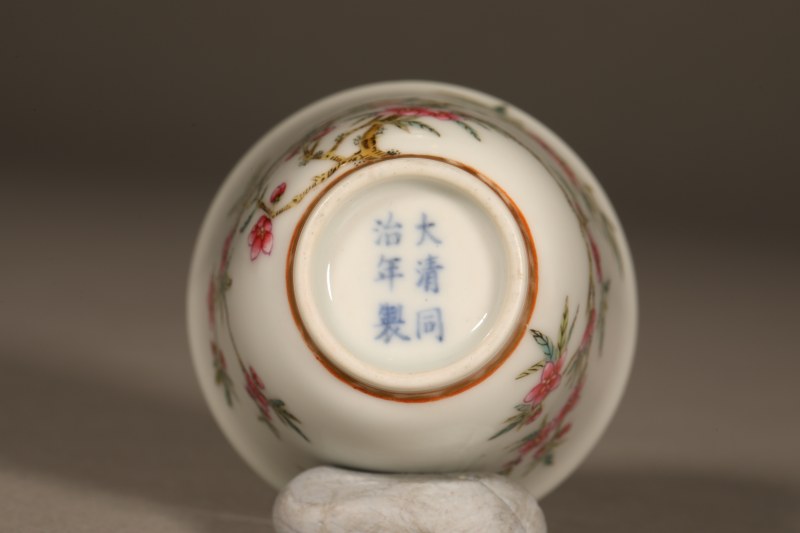 民国 粉彩描金花卉杯 - 图2