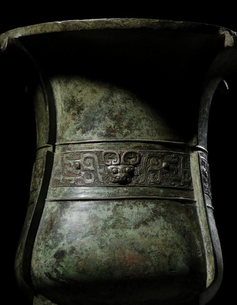 The Fu Ding Fang Zun, An extremely rare and possibly unique archaic bronze royal ritual wine vessel, Zun, Early Western Zhou dynasty | 西周早期 作父丁方尊 - 图8