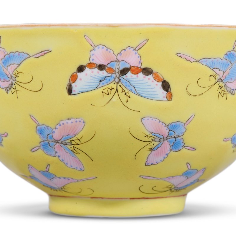 A GROUP OF ELEVEN YELLOW-GROUND FAMILLE ROSE 'BUTTERFLY' BOWLS  CHINA, REPUBLIC PERIOD (1912-1949) - 图3