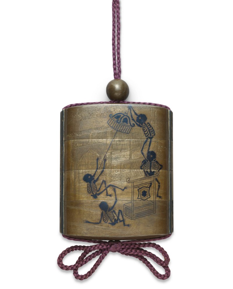 AN INLAID SILVER THREE-CASE INRO  JAPAN, MEIJI PERIOD (LATE 19TH-EARLY 20TH CENTURY) - 图3