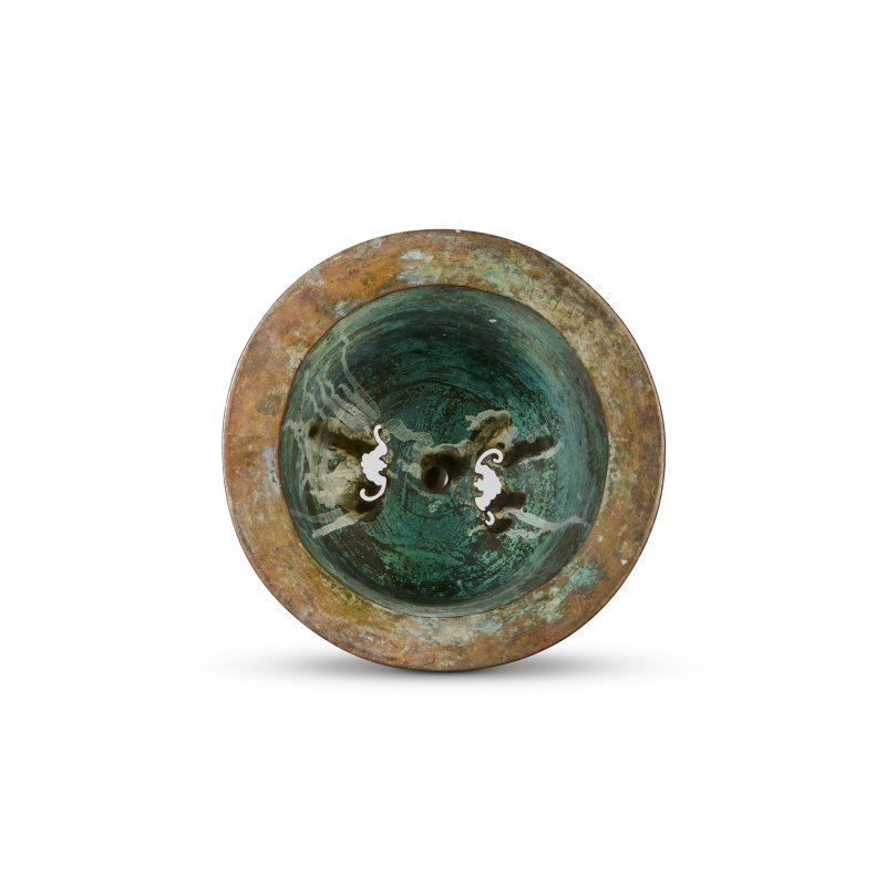 A LARGE BRONZE 'DRAGON' BELL  CHINA, QING DYNASTY, QIANLONG SIX-CHARACTER SEAL MARK IN A LINE AND OF THE PERIOD (1736-1795) - 图6