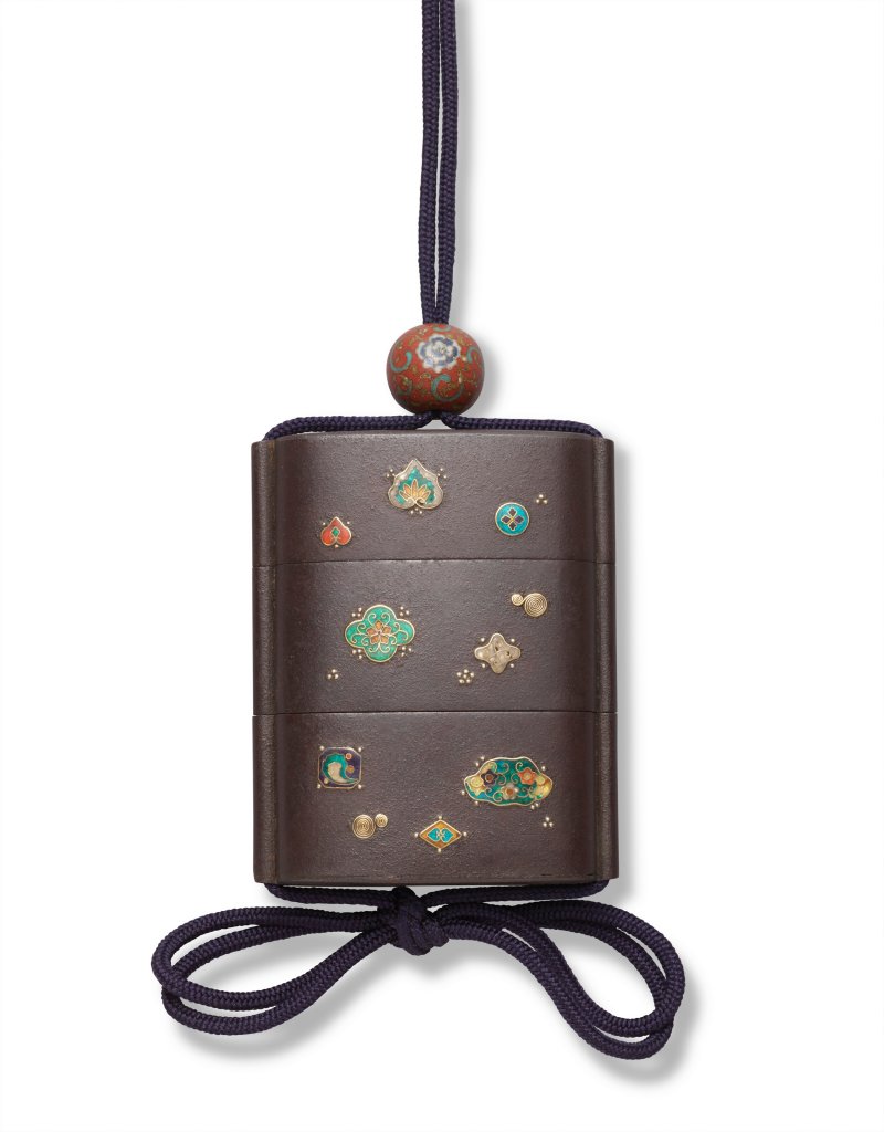AN INLAID IRON TWO-CASE INRO  JAPAN, EDO PERIOD (19TH CENTURY), SIGNED HIRATA HARUNARI (HIRATA HARUNARI) - 图2