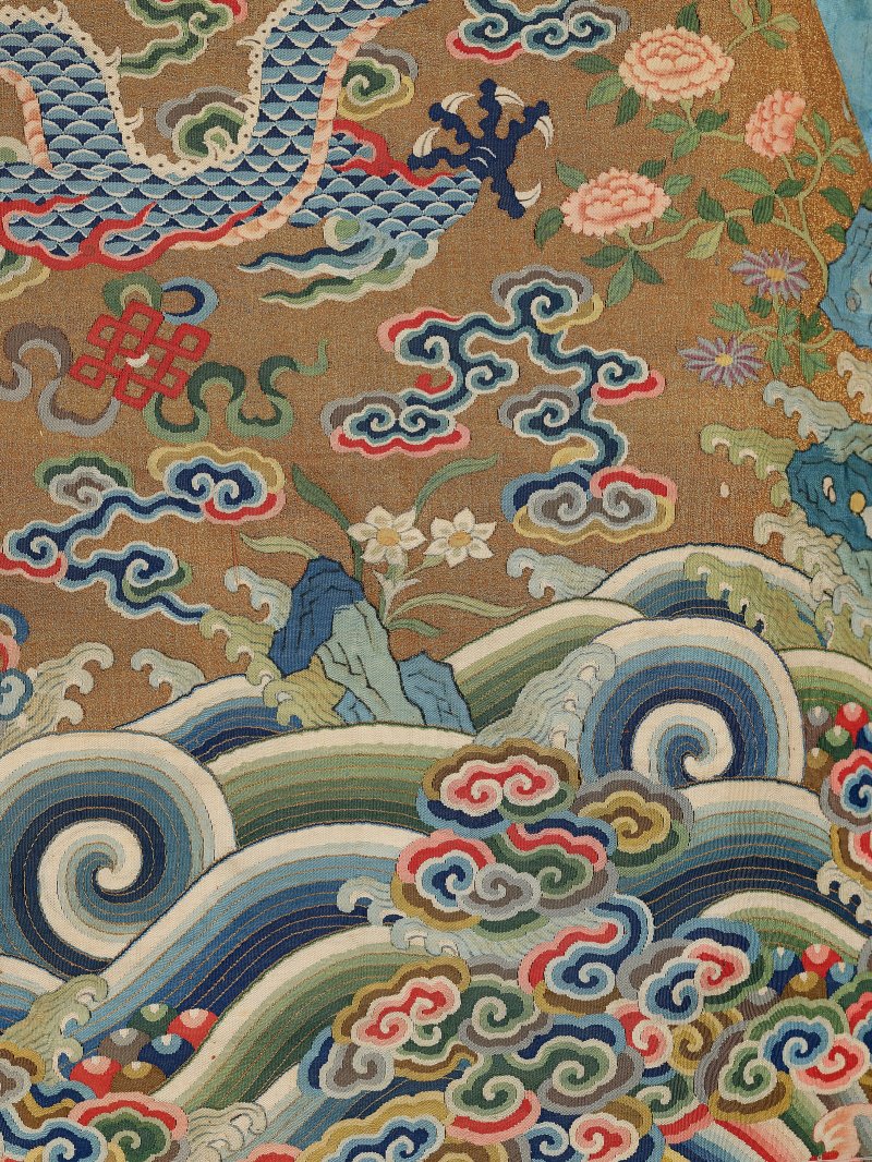 清乾隆/嘉慶 緙金地藍龍紋龍袍  QIANLONG-JIAQING PERIOD (1736-1820) - 图11