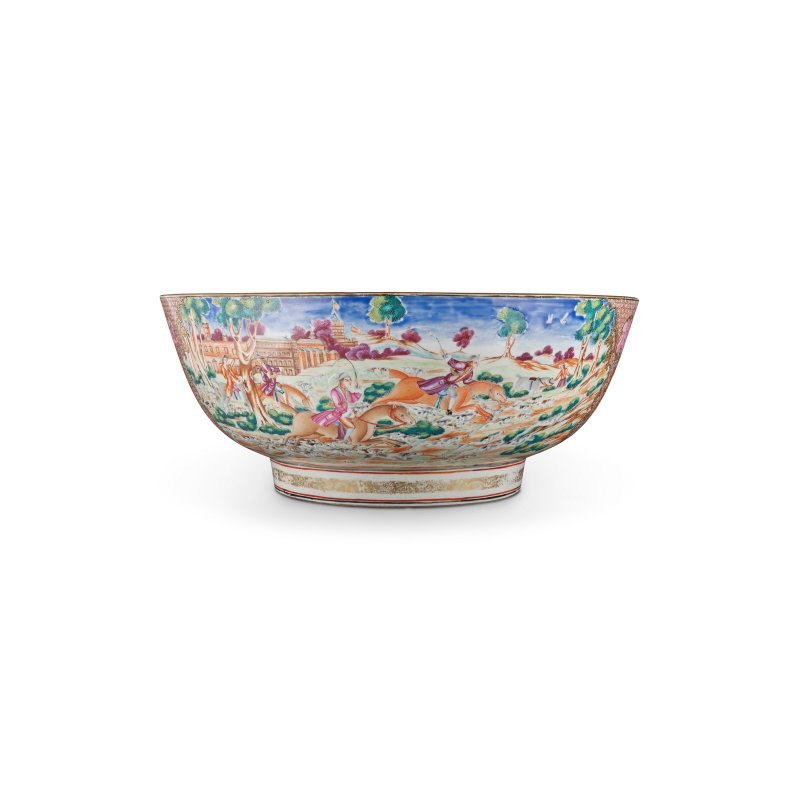 清乾隆約1785年 粉彩狩獵圖大盌  QIANLONG PERIOD, CIRCA 1785 - 图1