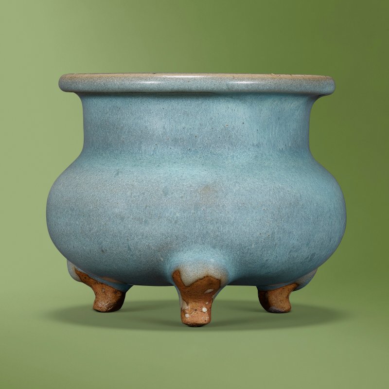 金 鈞窯天藍釉三足爐  CHINA, JIN DYNASTY (1115-1234) - 图1