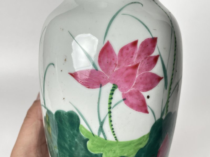 晚清民国 粉彩荷花纹瓶 - 图5