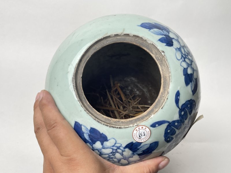 清 青花蝶恋花花卉纹罐 - 图5