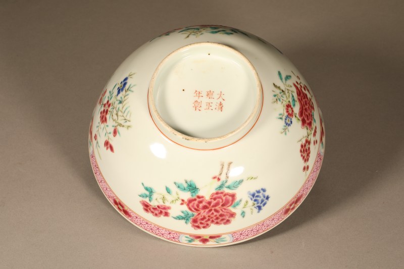 清雍正 粉彩花卉纹大碗 - 图3