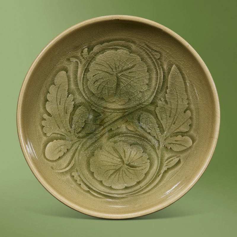 A YAOZHOU CARVED CELADON 'CHRYSANTHEMUM' BOWL  CHINA, JIN DYNASTY (1115-1234) - 图1