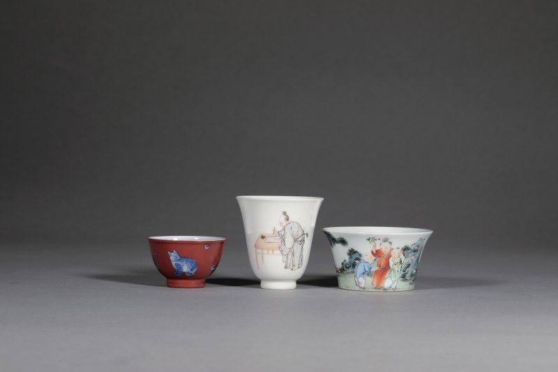 清 粉彩人物、诗文、矾红青花茶杯