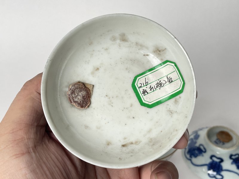 清 矾红三多纹杯及两只盖三件一组 - 图3