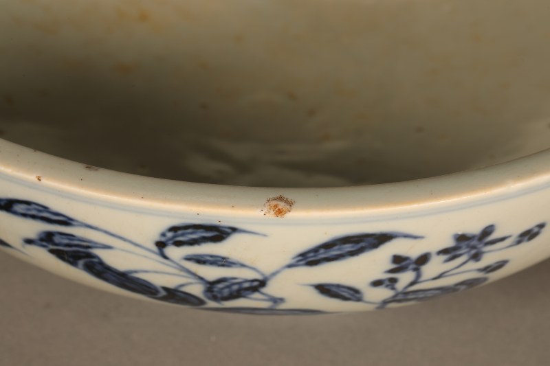 明宣德 青花折枝花果纹骰子碗 - 图7
